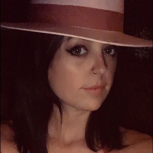 Meet your Posher, Kasey